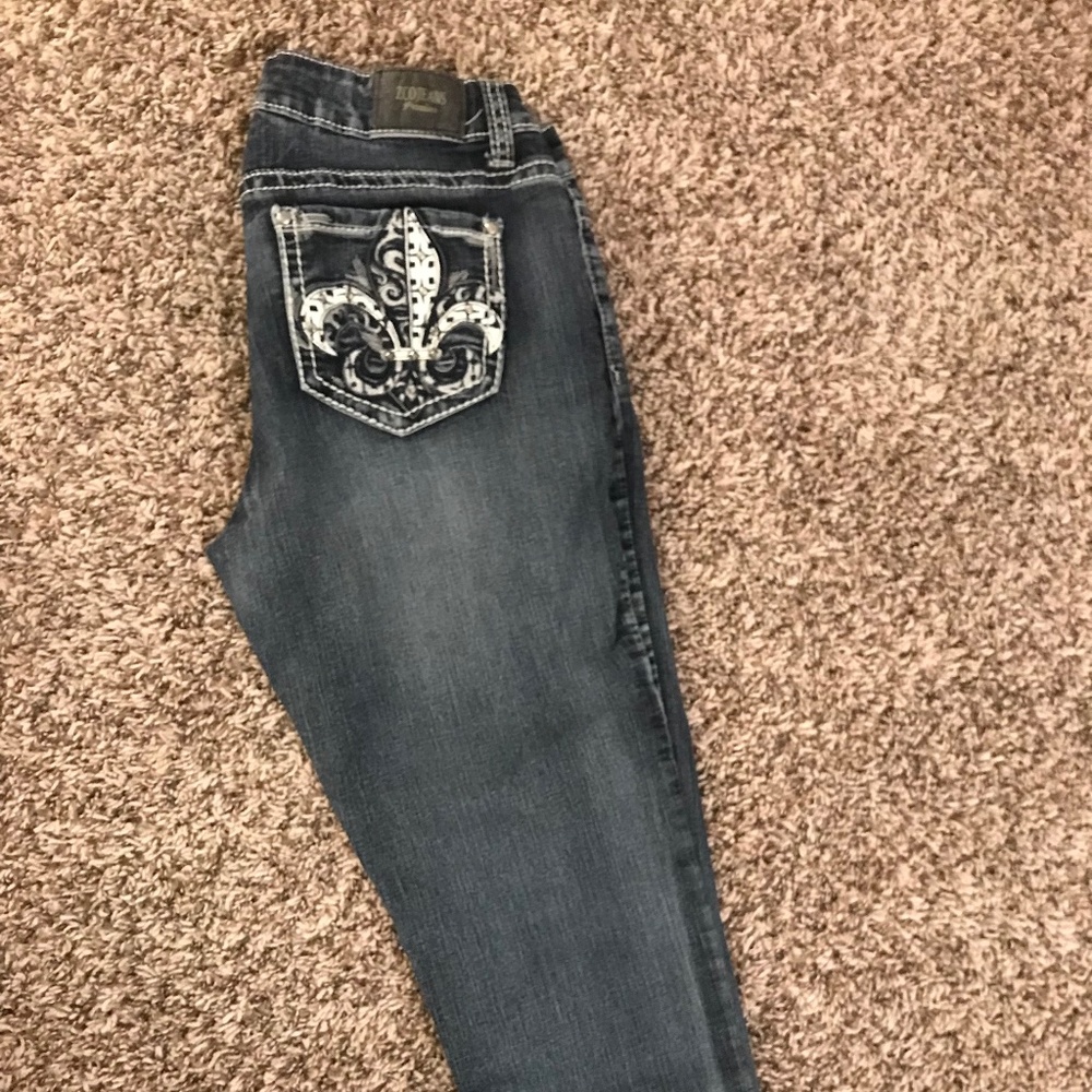 Jeans capri style denim with designed pockets